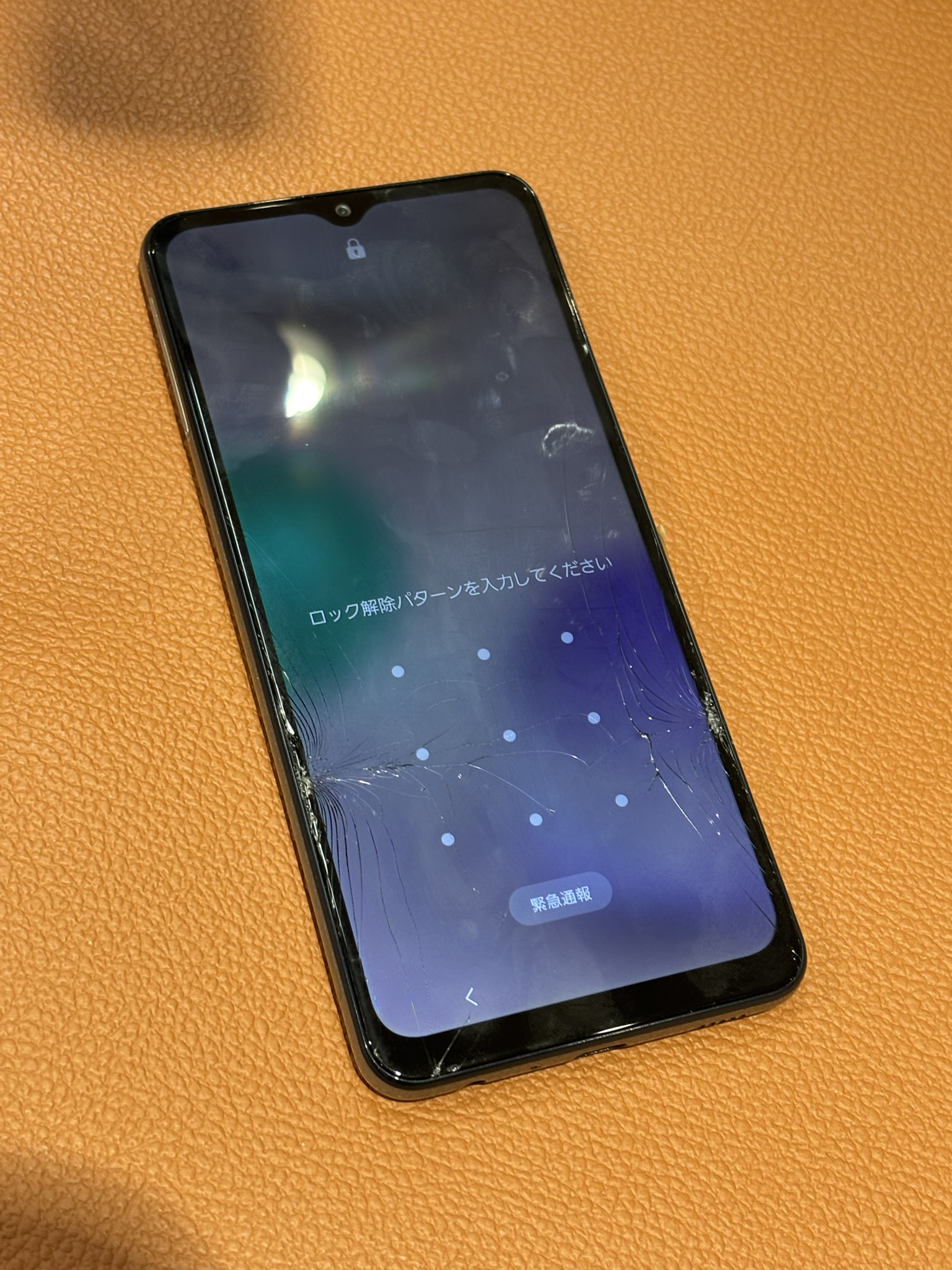 ガラスが割れてしまったGalaxyA32(ギャラクシー)のフロントパネル修理をご依頼頂きました!